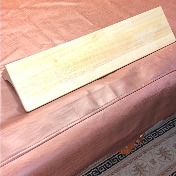 Hooks and shelf - Picture 1 of 4